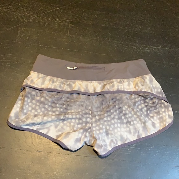 Lululemon Athletica Speed Up Shorts - Picture 2 of 2